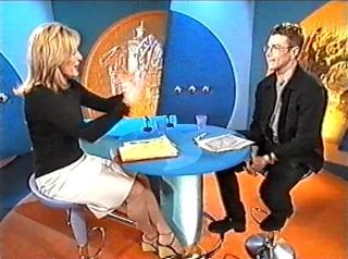 Gabby Logan feet photo thumbnail