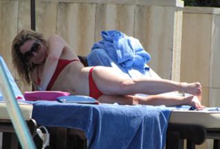 Gabby Logan feet photo thumbnail