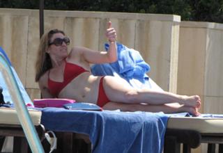 Gabby Logan feet photo thumbnail