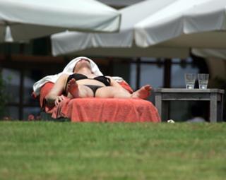 Gabby Logan feet photo thumbnail