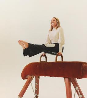 Gabby Logan feet photo thumbnail