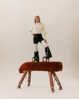 Gabby Logan feet photo thumbnail