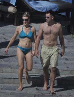 Gabby Logan feet photo thumbnail