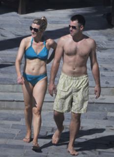 Gabby Logan feet photo thumbnail