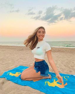 Gabby Murray feet photo thumbnail