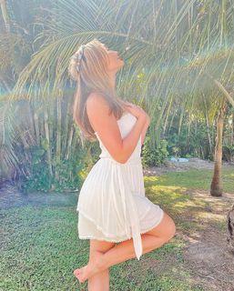 Gabby Murray feet photo thumbnail