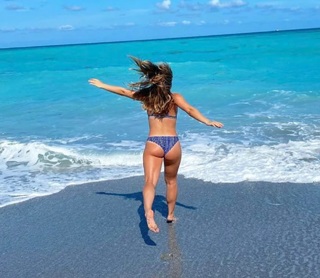 Gabby Murray feet photo thumbnail