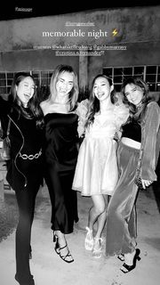 Gabby Murray feet photo thumbnail