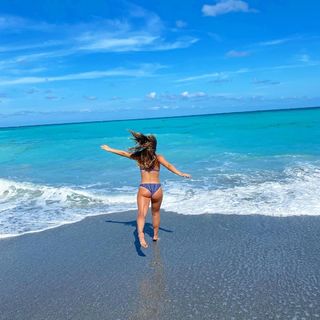 Gabby Murray feet photo thumbnail