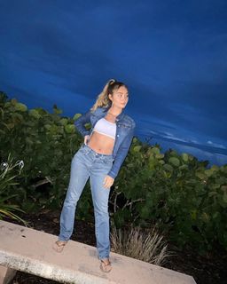 Gabby Murray feet photo thumbnail