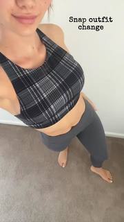 Gabby Murray feet photo thumbnail