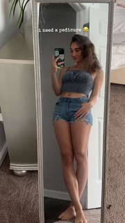 Gabby Murray feet photo thumbnail