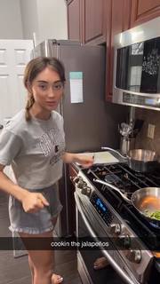 Gabby Murray feet photo thumbnail