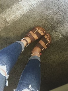 Gabby Murray feet photo thumbnail