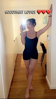 Gabby Murray feet photo thumbnail