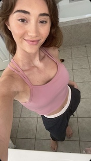 Gabby Murray feet photo thumbnail