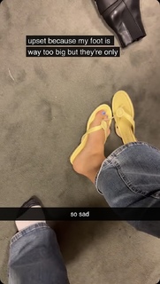 Gabby Murray feet photo thumbnail