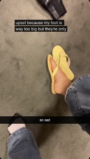 Gabby Murray feet photo thumbnail