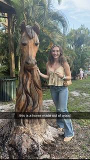 Gabby Murray feet photo thumbnail