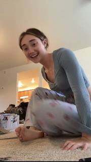 Gabby Murray feet photo thumbnail