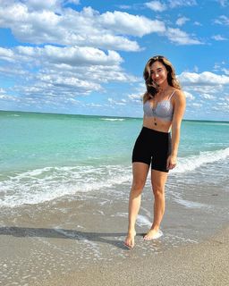 Gabby Murray feet photo thumbnail