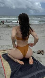 Gabby Murray feet photo thumbnail