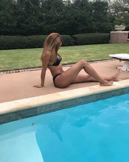 Gabby Thomas feet photo 14