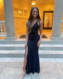 Gabby Thomas feet photo 11