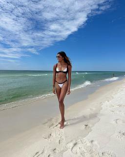 Gabby Thomas feet photo 8