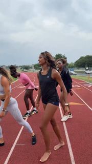 Gabby Thomas feet photo 15