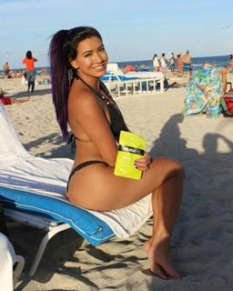 Gabi Castrovinci feet photo 9