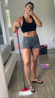 Gabi Castrovinci feet photo 8