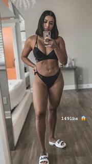 Gabi Castrovinci feet photo 17
