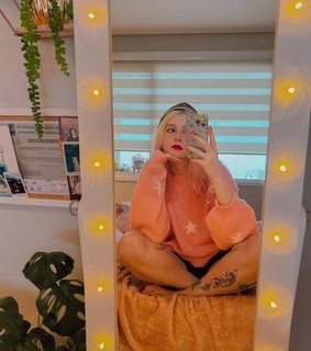 Gabi Cattuzzo feet photo 3