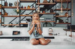 Gabi Lopes feet photo 9