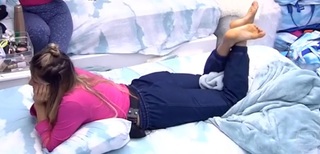 Gabi Martins feet photo thumbnail