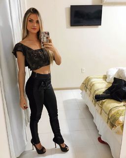 Gabi Martins feet photo thumbnail