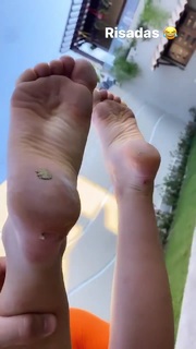 Gabi Martins feet photo thumbnail