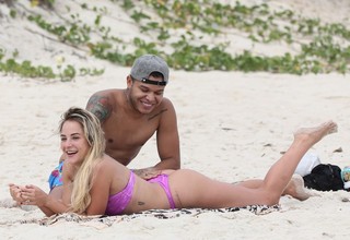 Gabi Martins feet photo thumbnail