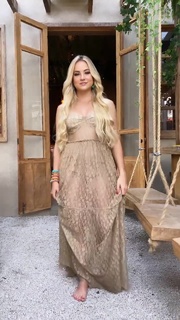 Gabi Martins feet photo thumbnail