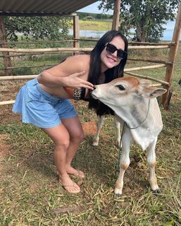 Gabi Martins feet photo thumbnail