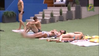 Gabi Martins feet photo thumbnail