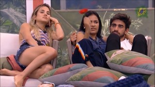 Gabi Martins feet photo thumbnail