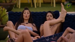 Gabi Martins feet photo thumbnail