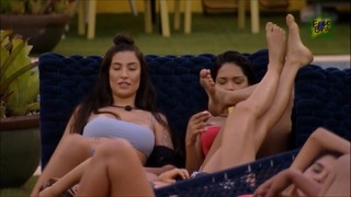 Gabi Martins feet photo thumbnail
