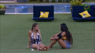 Gabi Martins feet photo thumbnail