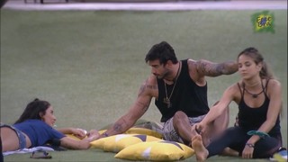 Gabi Martins feet photo thumbnail