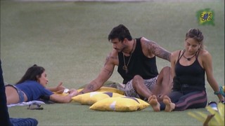 Gabi Martins feet photo thumbnail