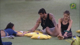 Gabi Martins feet photo thumbnail