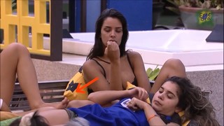 Gabi Martins feet photo thumbnail